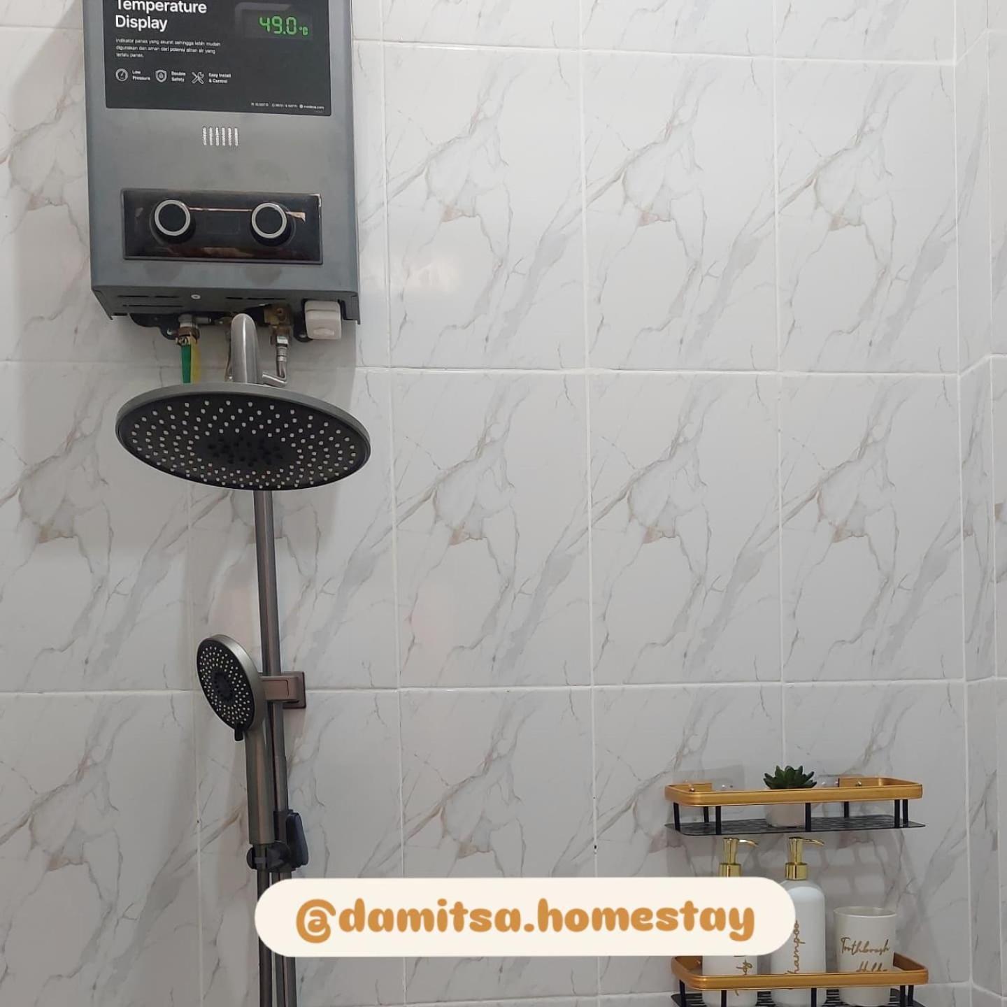 Damitsa Homestay Syariah Вонособо Екстериор снимка